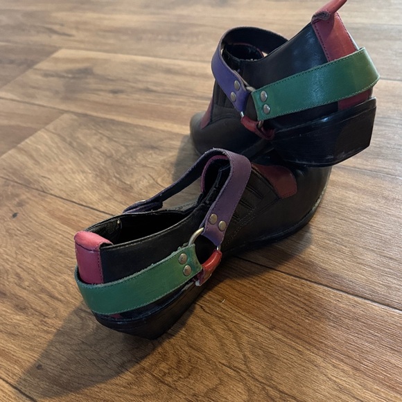 Stylish Black and Red Women's Shoes - Picture 2 of 3